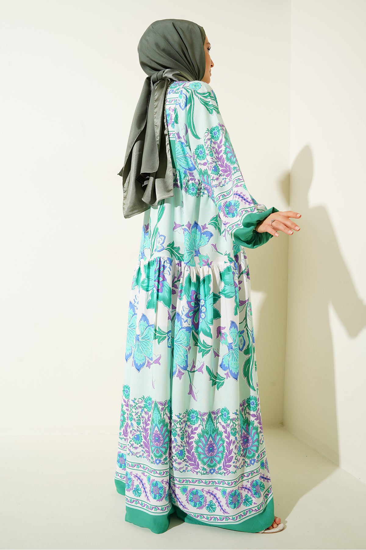 https://cdn.dsmcdn.com/ty1473/product/media/images/prod/QC/20240810/13/a7922e84-5e7d-3ded-89a7-6d45a0ba3e95/1_org_zoom.jpg